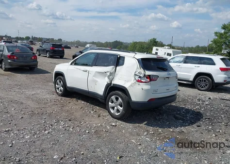 2019 Jeep Compass Latitude 4X4 z USA, uszkodzony, nr VIN 3C4NJDBB8KT741852